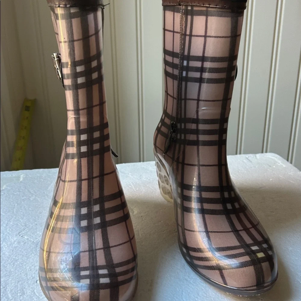 Sanming Mei perforated wedge heel pattern print ZipUp Rain Bootie Boot size37(6)